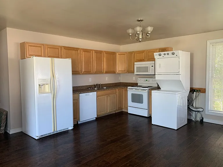 2219 Poplar St — Photo 9