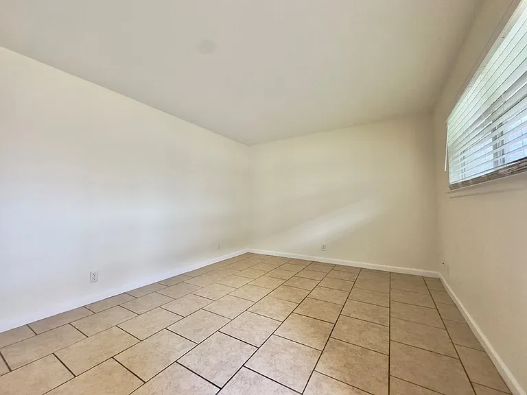 501 W Louisiana Ave #106 — Photo 3