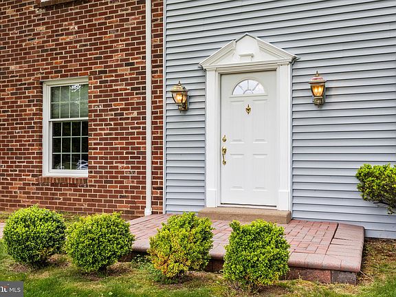 4th image of 46 Windy Knoll Dr