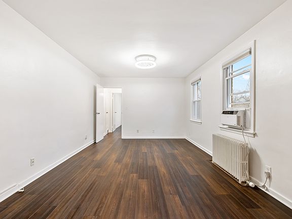 3rd image of 836 Thorn St APT 1-30