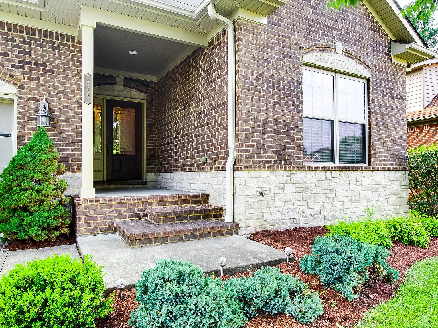 4 bed, 2400 sqft, $2,600 — Photo 4