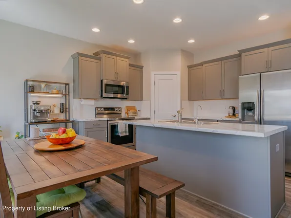 1030 Elm Ave, Dickinson, ND 58601