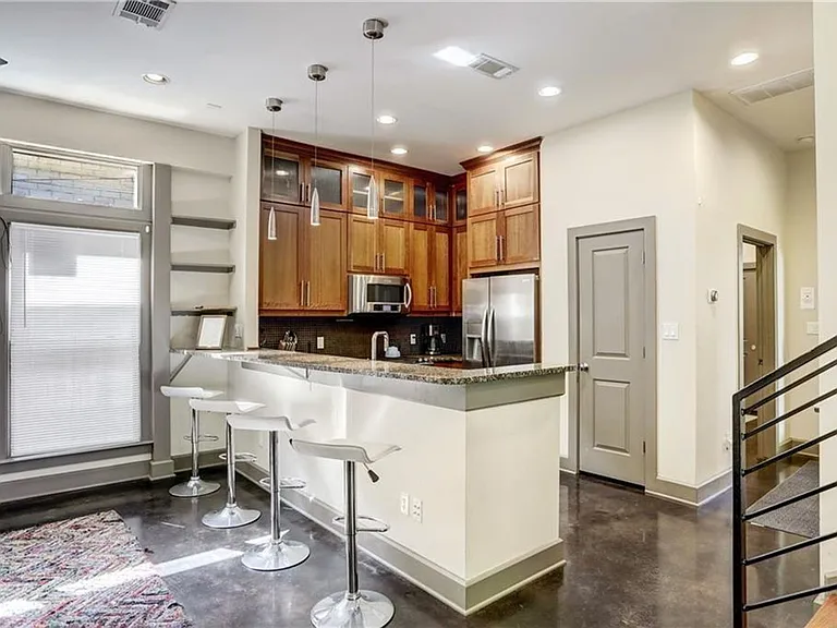 602 W North Loop Blvd — Photo 9