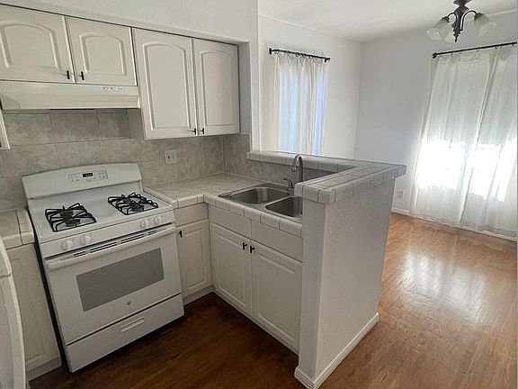 5th image of 3911 Edenhurst Ave