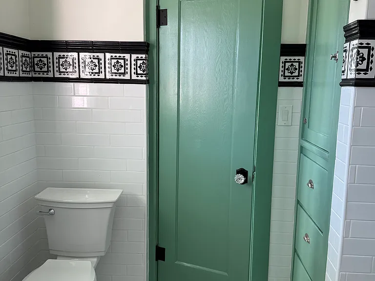 616 E Helen St — Photo 8