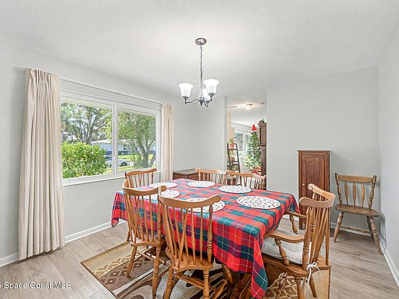 2nd image of 210 Villa Del Mar Way