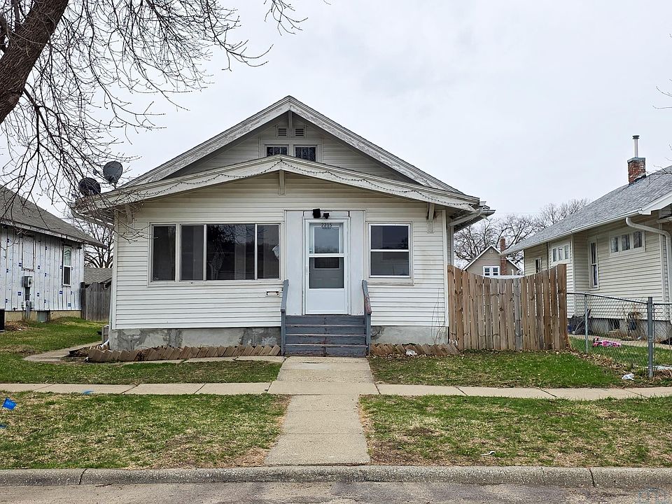 1st image of 2215 Boies St