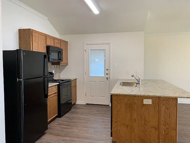 279 Olaf Drive - B — Photo 4