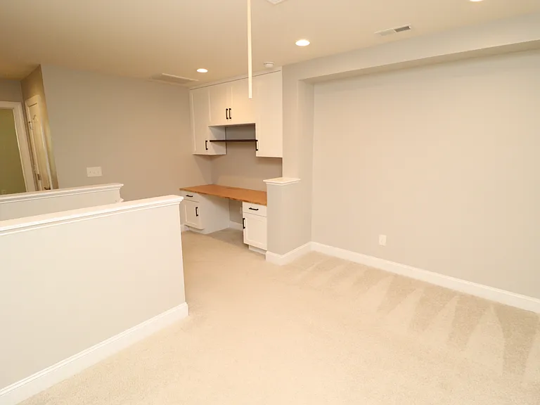 410 Boscawen Ln — Photo 16