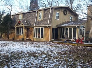 452 Maplewood Dr, Barrington, IL 60010