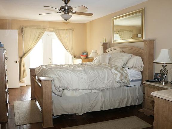 5th image of 1020 Mockingbird Cir