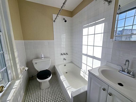 5th image of 432 52nd St Floor 2