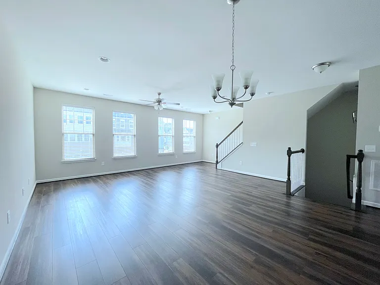 825 Grafton Peak Ln — Photo 3