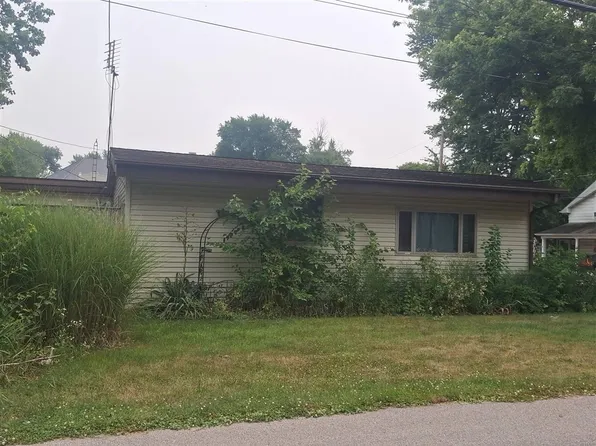 106 W Wayne St, Pierceton, IN 46562