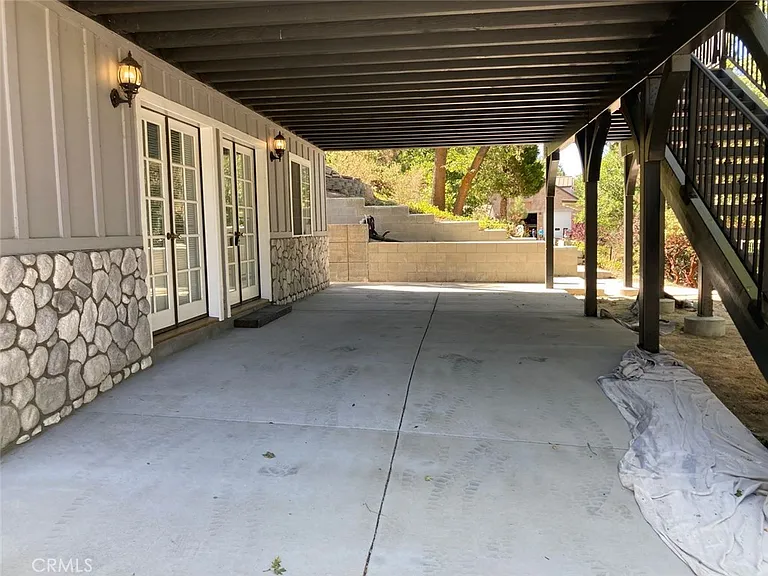 1050 Carousel Rd — Photo 4