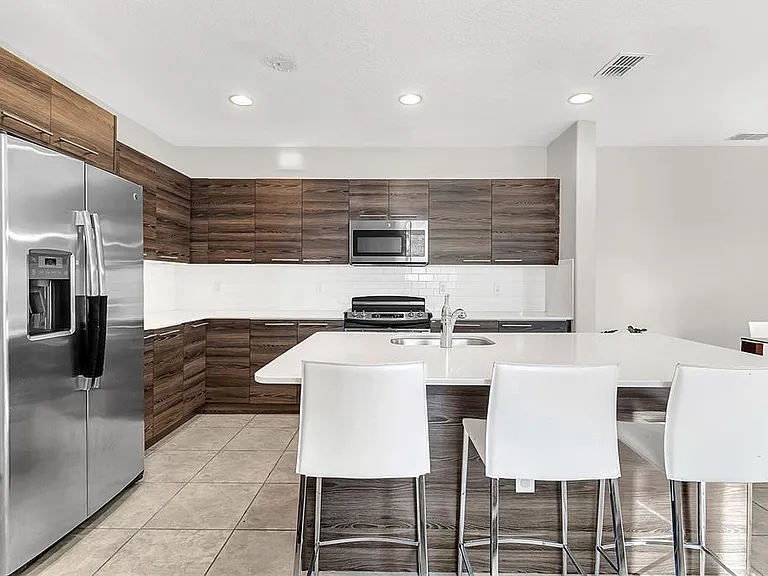 105 Kenny Blvd — Photo 3
