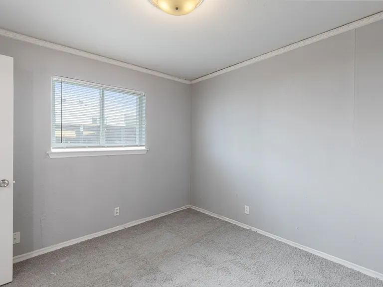 308 E 8th St #102 — Photo 4