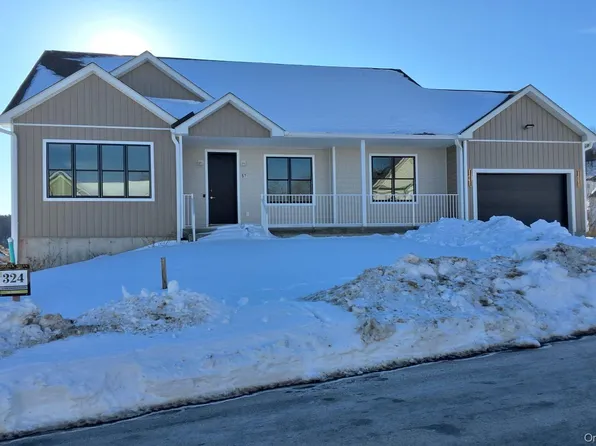 57 Southfield Falls, Monroe, NY 10950