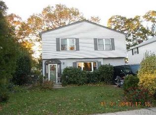 85 Crest Rd W, North Merrick, NY 11566