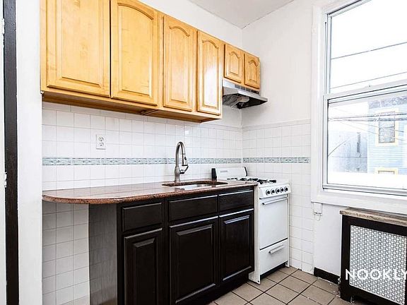 4th image of 382 Troutman St #2B