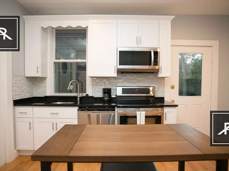 9 Story St #2 — Photo 2