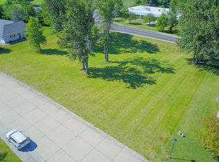 3 Eastland Ct, Carlinville, IL 62626