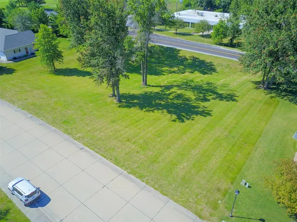 3 Eastland Ct, Carlinville, IL 62626