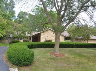 8632 N Seneca Rd, Fox Pt, WI 53217