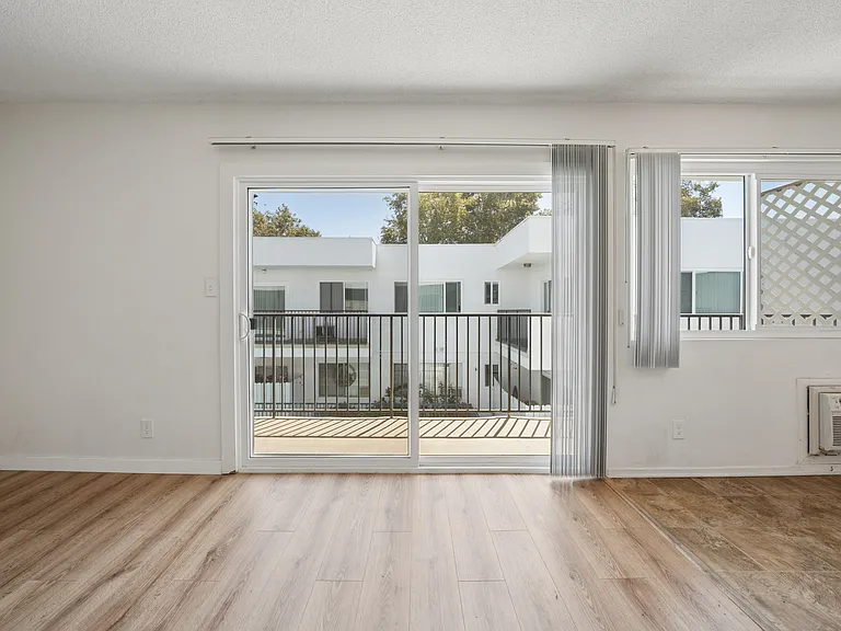 16900 Parthenia St #13 — Photo 24