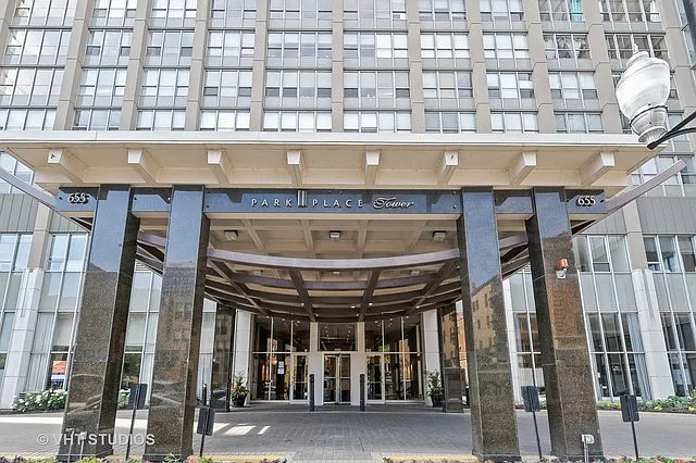 655 W Irving Park Rd #2106 — Photo 1