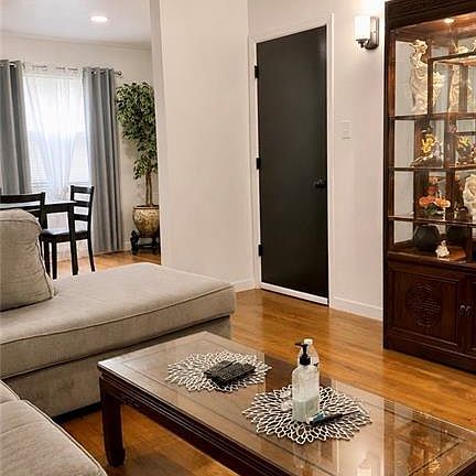 3rd image of 761 Grace Ave