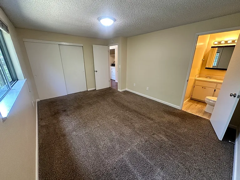 630 SE 182nd Ave — Photo 5