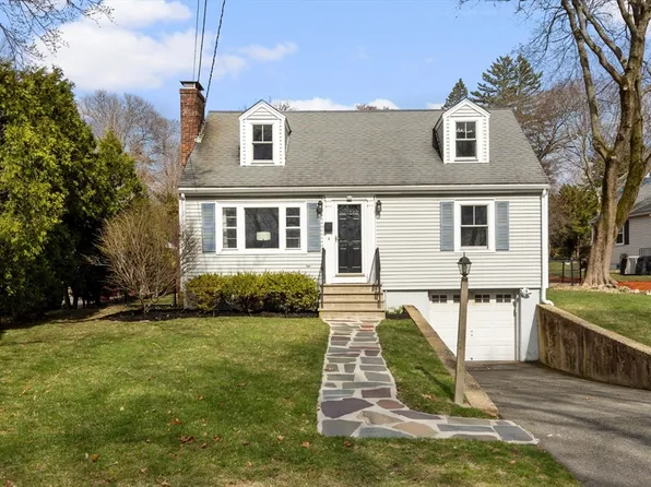61 Park Ave, Stoneham, MA 02180