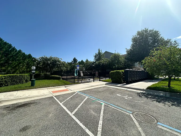 1018 Capitol Hill Ct — Photo 35