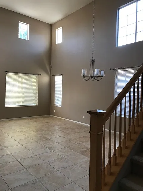 5 bed, 2746 sqft, $5,520 — Photo 3
