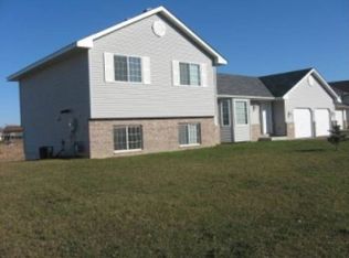 305 Ash St E, Annandale, MN 55302