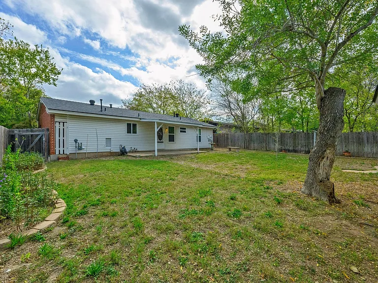 5704 Cedardale Dr — Photo 18