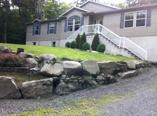 112 Lakeside Dr, Greentown, PA 18426