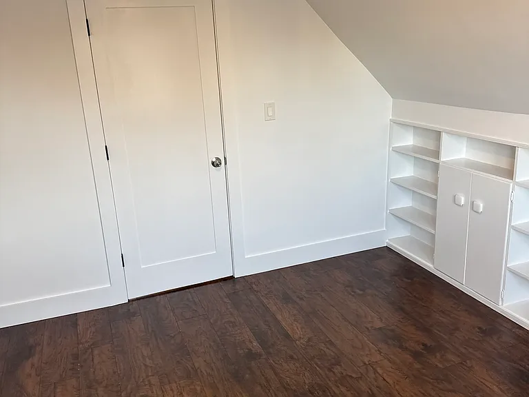 Sherwood Ave — Photo 10
