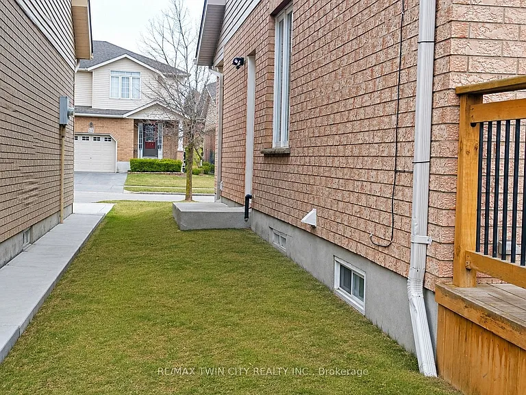 423 Tealby Cres #BASEMENT — Photo 17