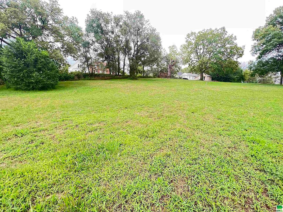 2nd image of 1201 Floyd Blvd