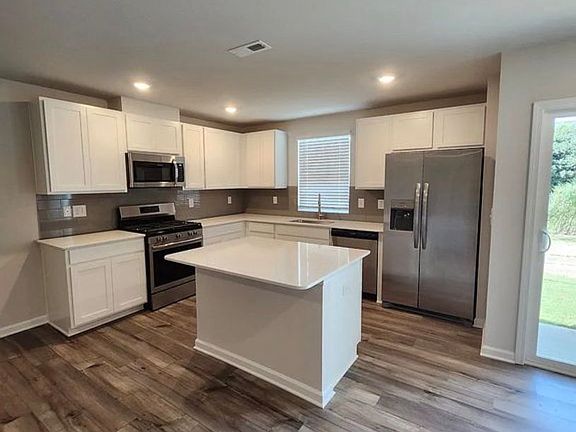 2nd image of 712 Peyden Ln