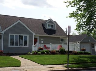 1261 Daffodil Ln, Wantagh, NY 11793
