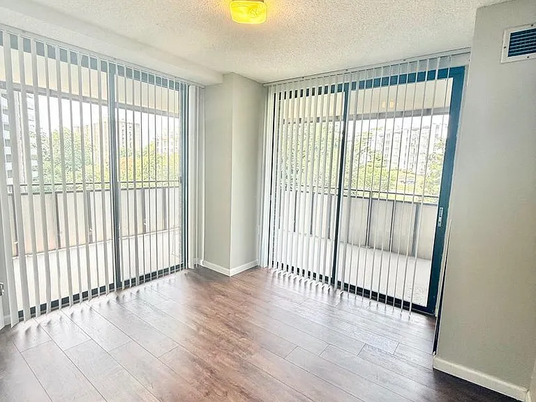 250 S Reynolds St #304 — Photo 5