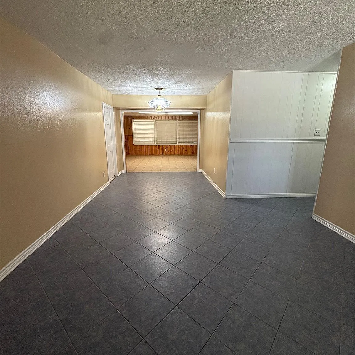 3 bed, 1.5 bath, 1743 sqft, $2,300 — Photo 3