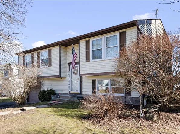 3273 Evergreen Cir, Walworth, NY 14568