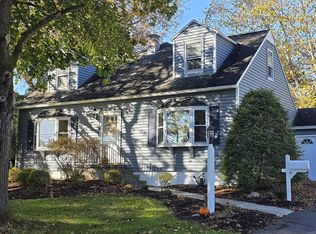 4 Brockley Dr, Delmar, NY 12054