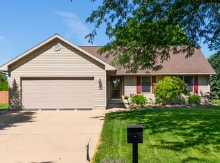 2738 Becker Dr, Peru, IL 61354