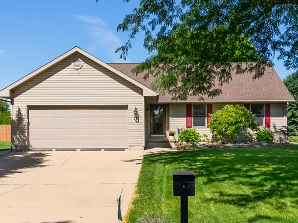 2738 Becker Dr, Peru, IL 61354