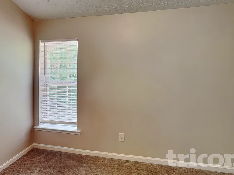 9598 Lakeview Cir — Photo 10